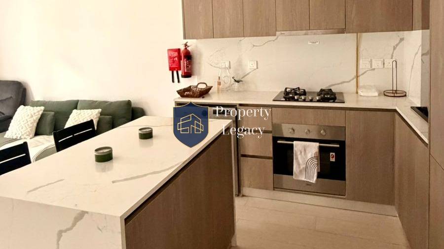 900