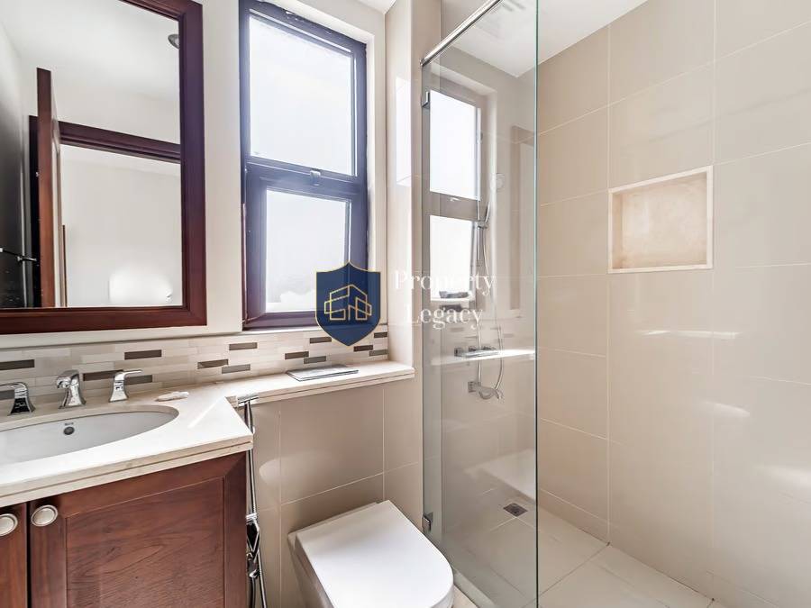 900